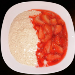 Falscher Milchreis mit Erdbeeren low carb Rezept auf sonjakocht.de