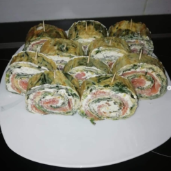 Spinat Lachs Röllchen low carb Rezept auf sonjakocht.de